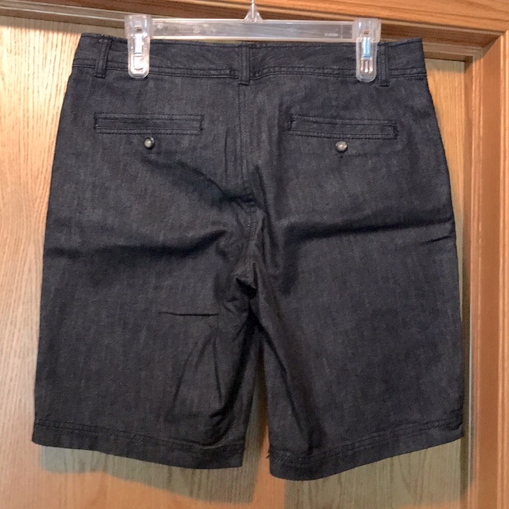 Dockers size 8 x 10.5” dark wash denim stretch Bermuda full cut jean shorts EUC